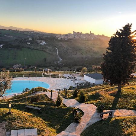 Casablanca Hotel Чивитанова Марке Екстериор снимка