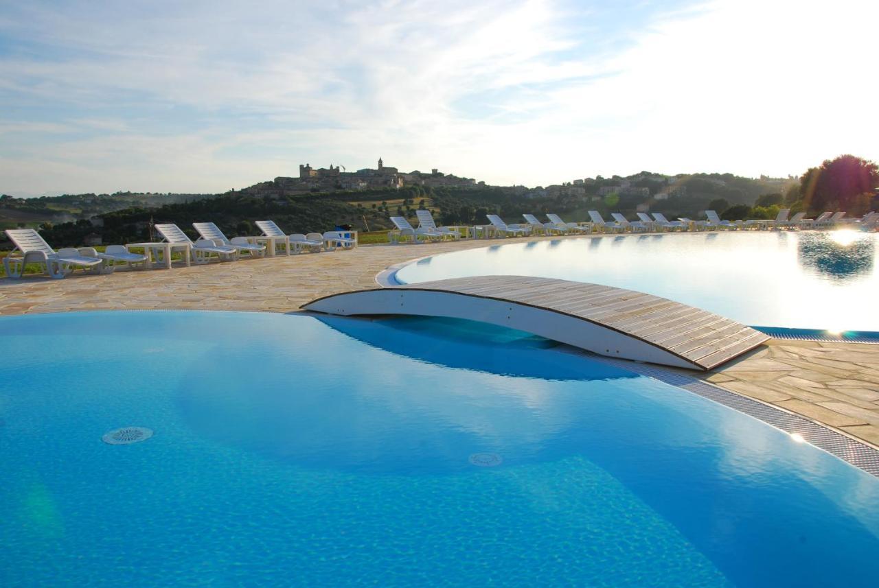 Casablanca Hotel Чивитанова Марке Екстериор снимка