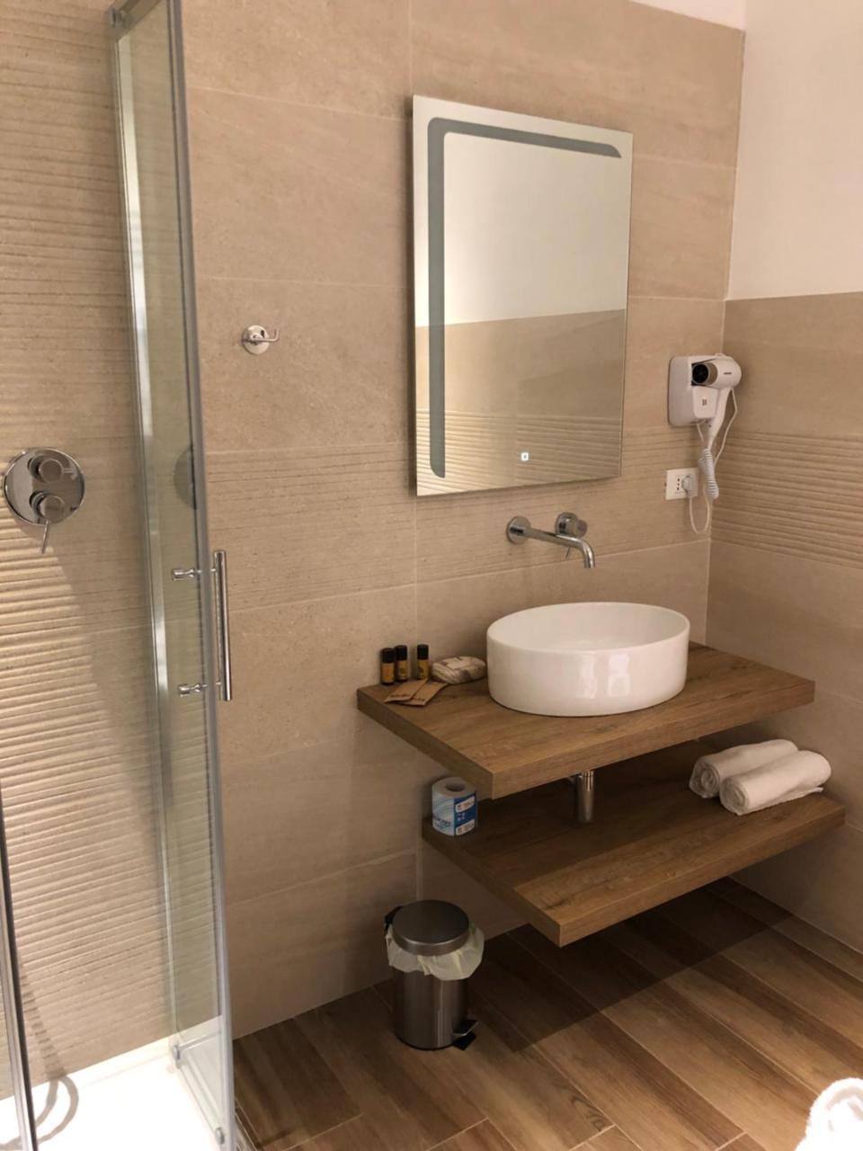 Casablanca Hotel Чивитанова Марке Екстериор снимка