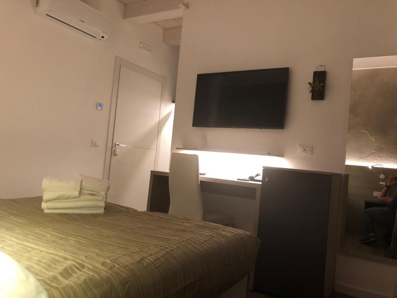 Casablanca Hotel Чивитанова Марке Екстериор снимка