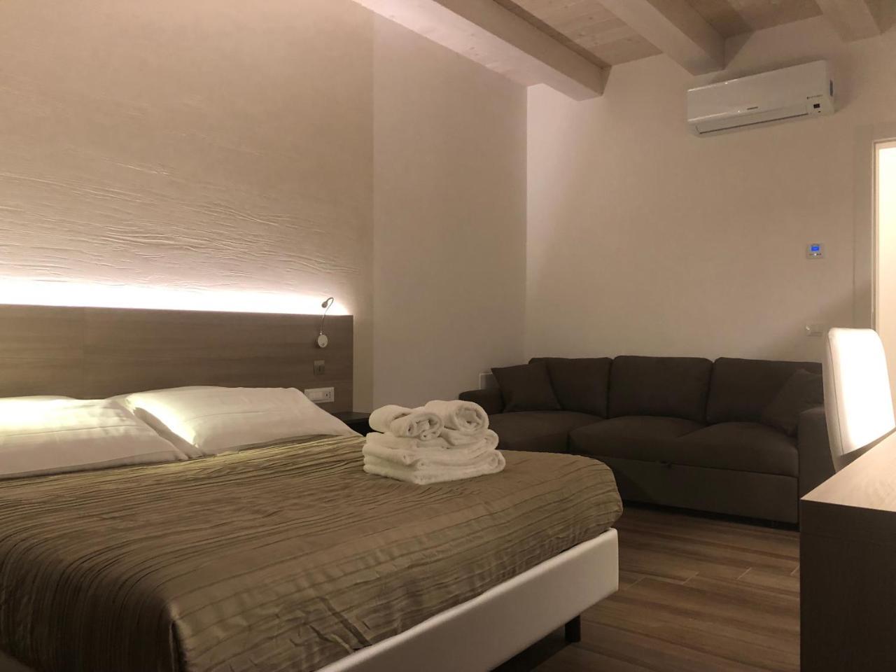 Casablanca Hotel Чивитанова Марке Екстериор снимка