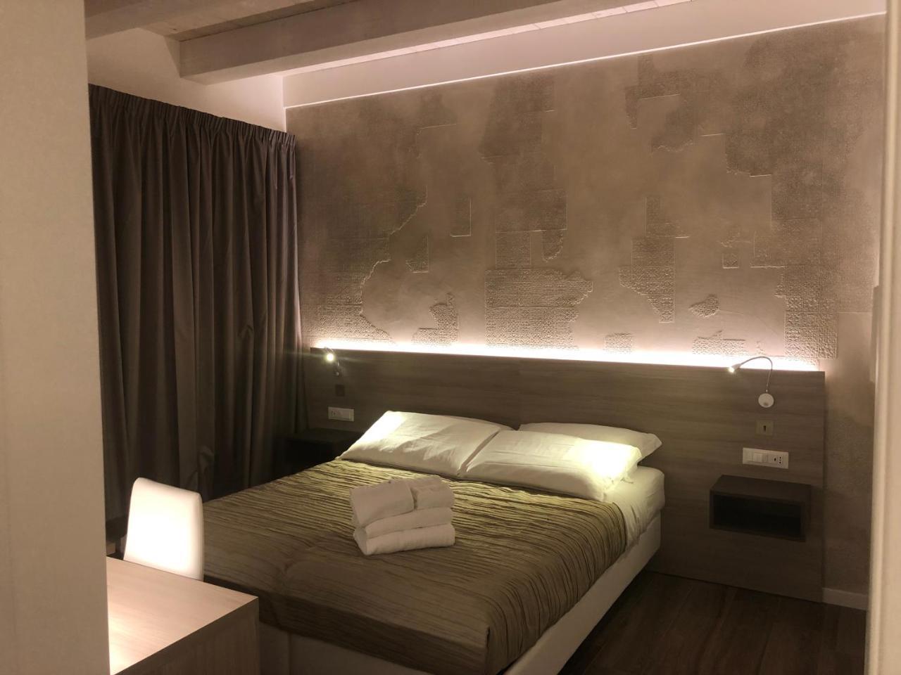 Casablanca Hotel Чивитанова Марке Екстериор снимка