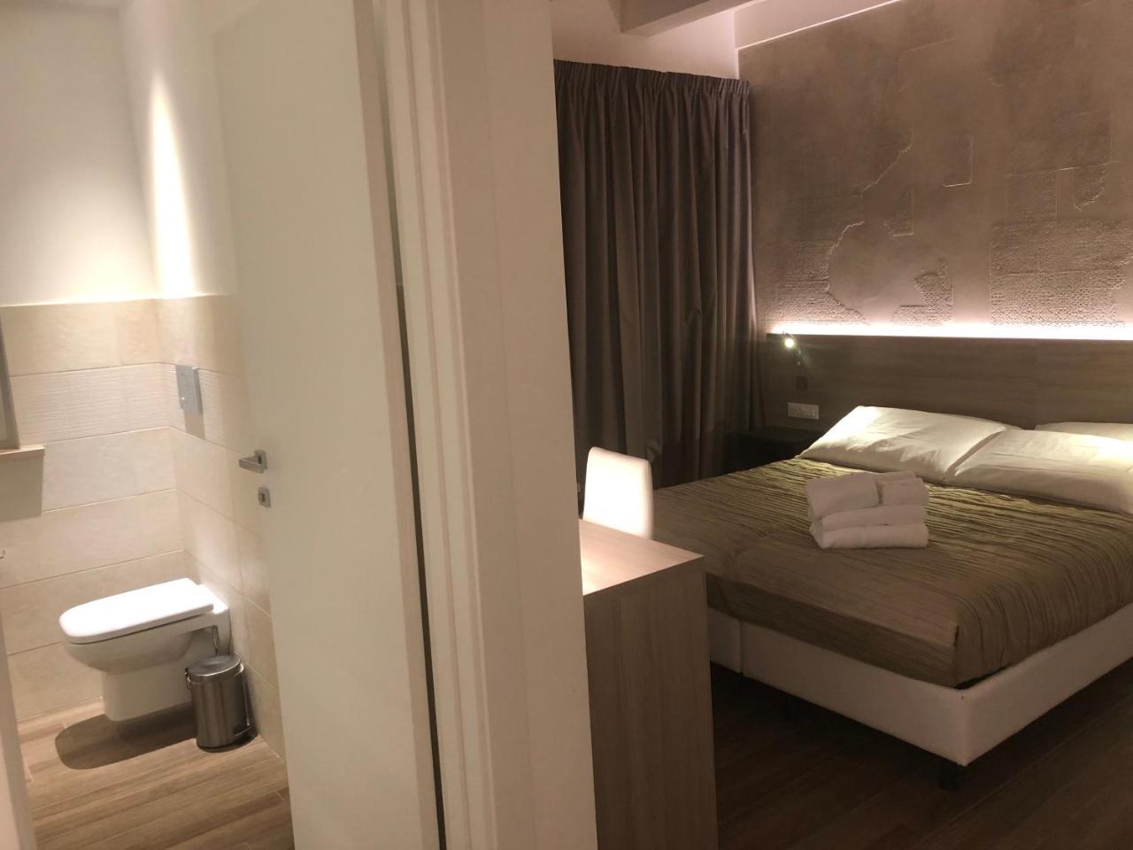 Casablanca Hotel Чивитанова Марке Екстериор снимка