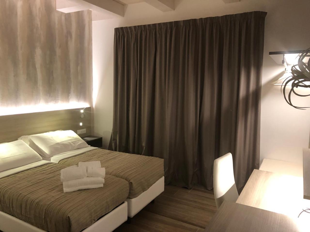 Casablanca Hotel Чивитанова Марке Екстериор снимка