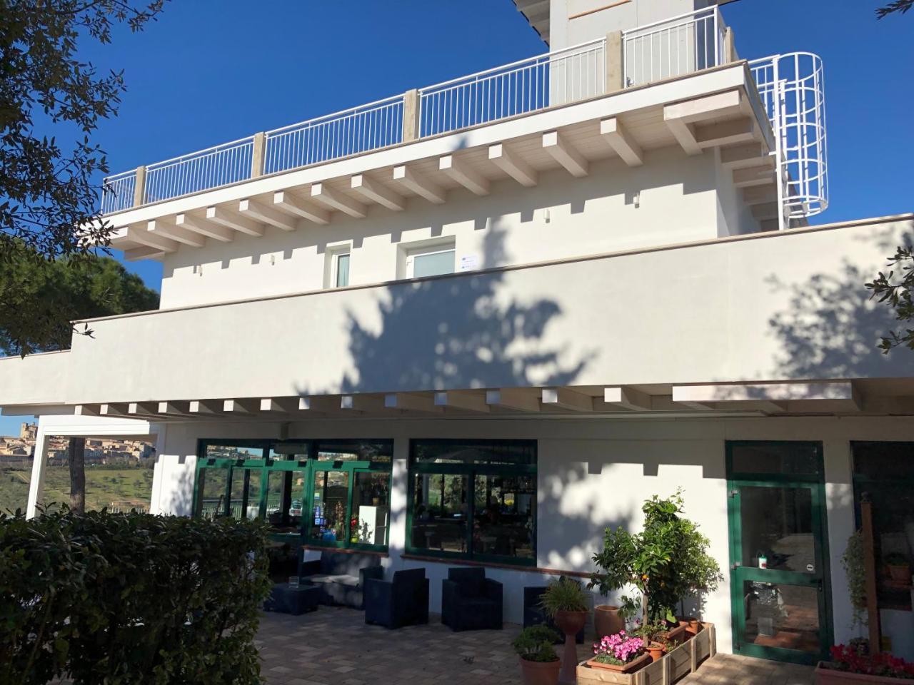 Casablanca Hotel Чивитанова Марке Екстериор снимка