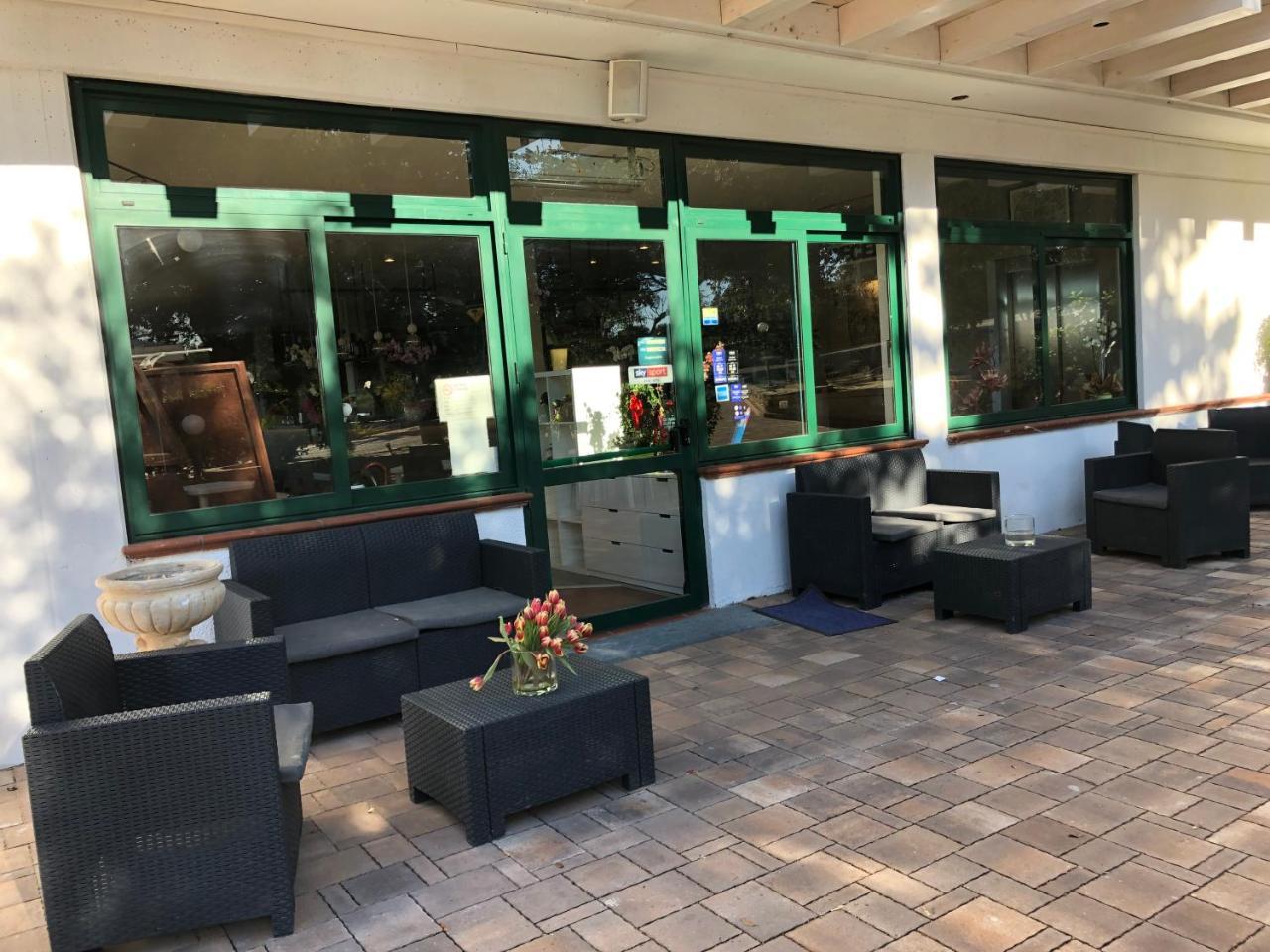 Casablanca Hotel Чивитанова Марке Екстериор снимка