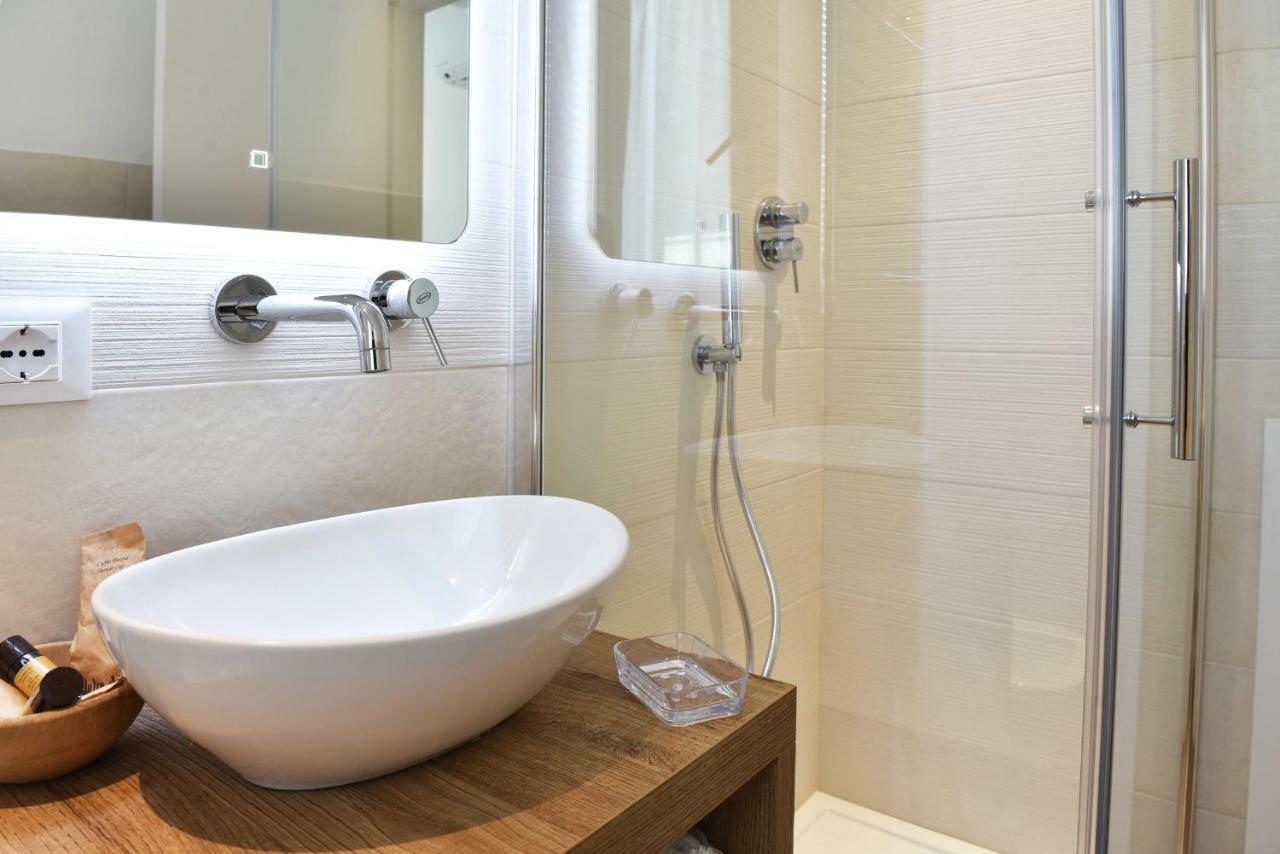 Casablanca Hotel Чивитанова Марке Екстериор снимка