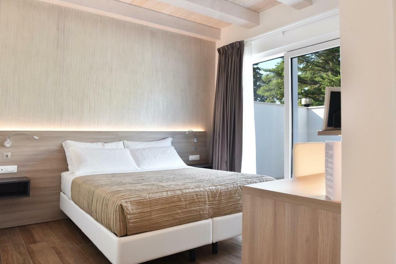 Casablanca Hotel Чивитанова Марке Екстериор снимка