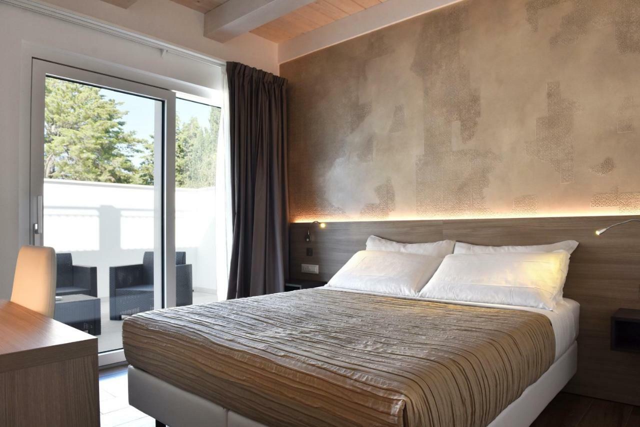 Casablanca Hotel Чивитанова Марке Екстериор снимка