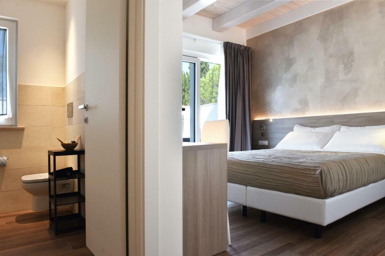 Casablanca Hotel Чивитанова Марке Екстериор снимка