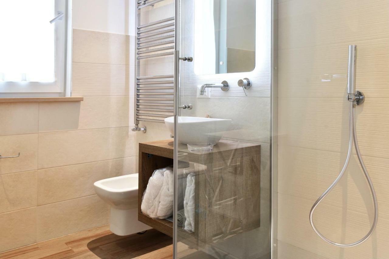 Casablanca Hotel Чивитанова Марке Екстериор снимка