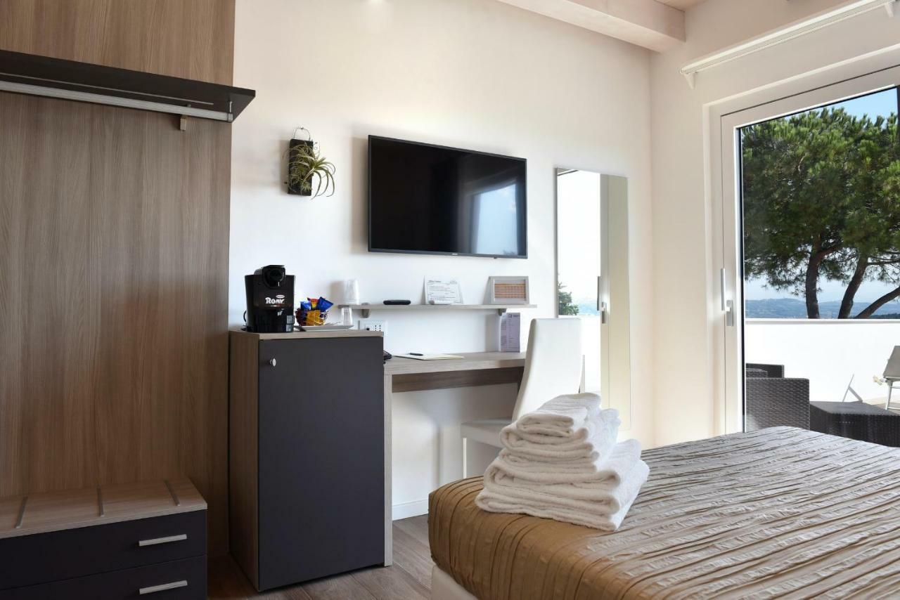 Casablanca Hotel Чивитанова Марке Екстериор снимка